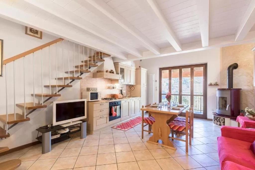 Casa Vacanze Rosalba Ferrara di Monte Baldo Экстерьер фото