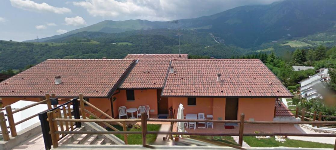 Casa Vacanze Rosalba Ferrara di Monte Baldo Экстерьер фото