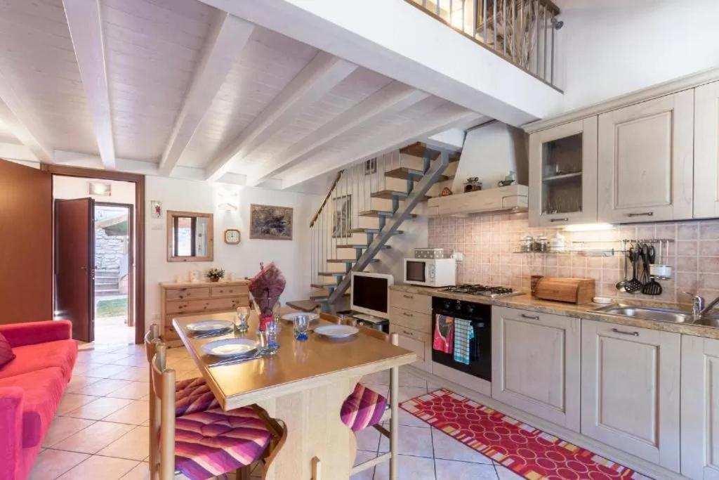 Casa Vacanze Rosalba Ferrara di Monte Baldo Экстерьер фото